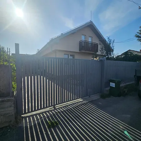 Hris I Wifi-netflix Villa