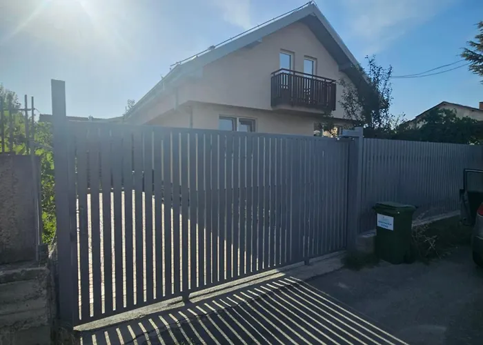 Hris I Wifi-netflix Villa